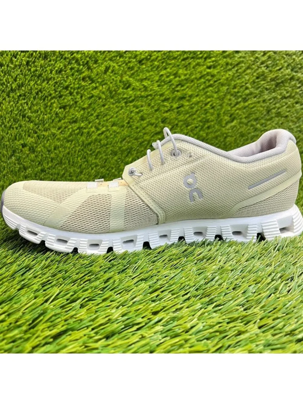 On Cloud 5 Womens Size 10 Beige White Athletic Running Walking Shoes Sneakers